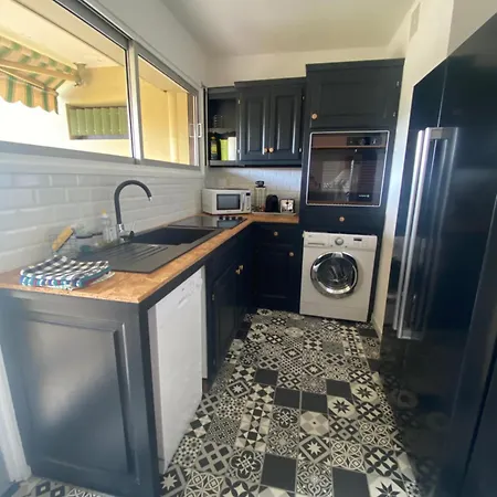 T3 Vue Piscine Proche Appartement *