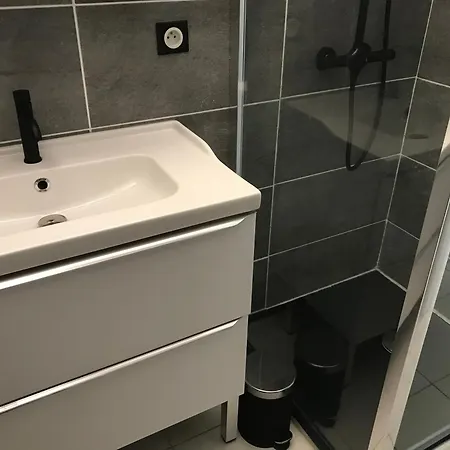 T3 Vue Piscine Proche 아파트